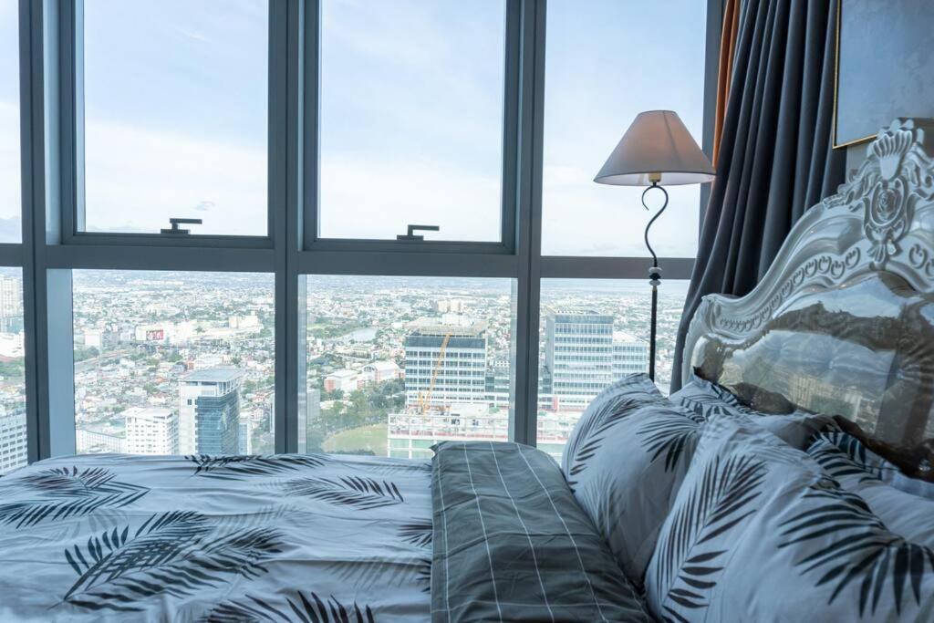Apartment A2j Luxury 2br Bgc Uptown Near Uptown Mall