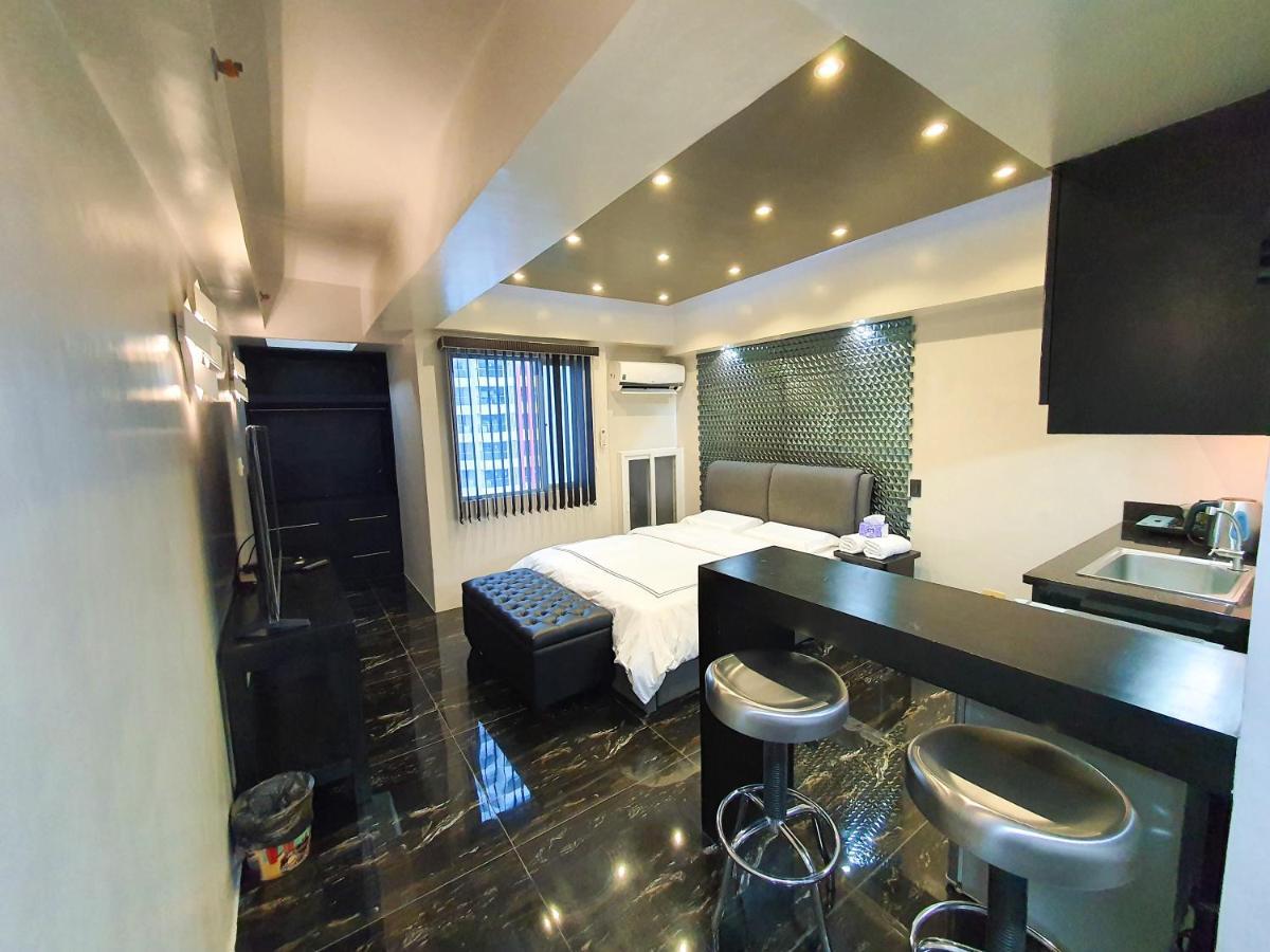 Burgundy Mckinley Place Service Apartment * Manila