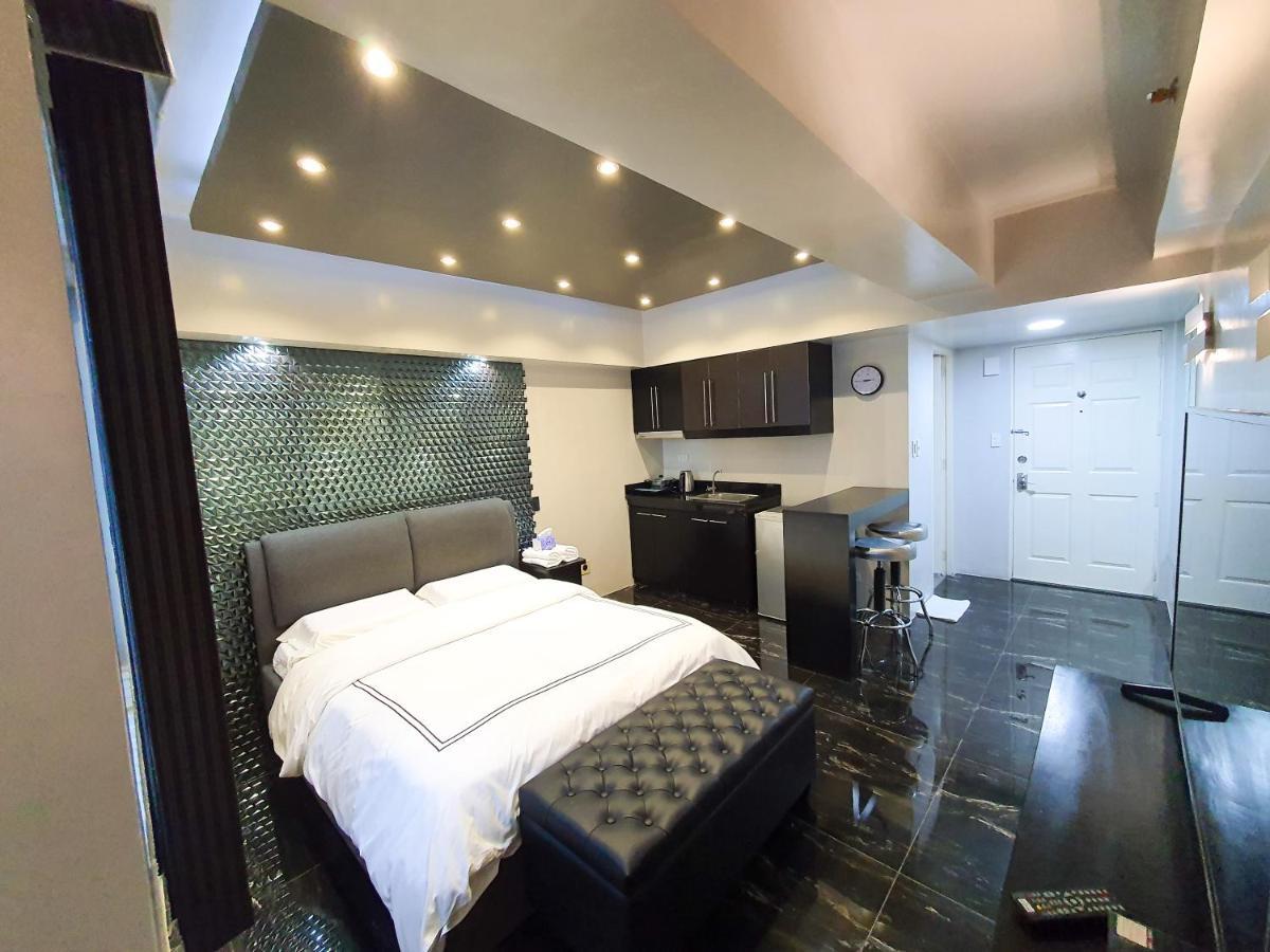 Burgundy Mckinley Place Service Apartment