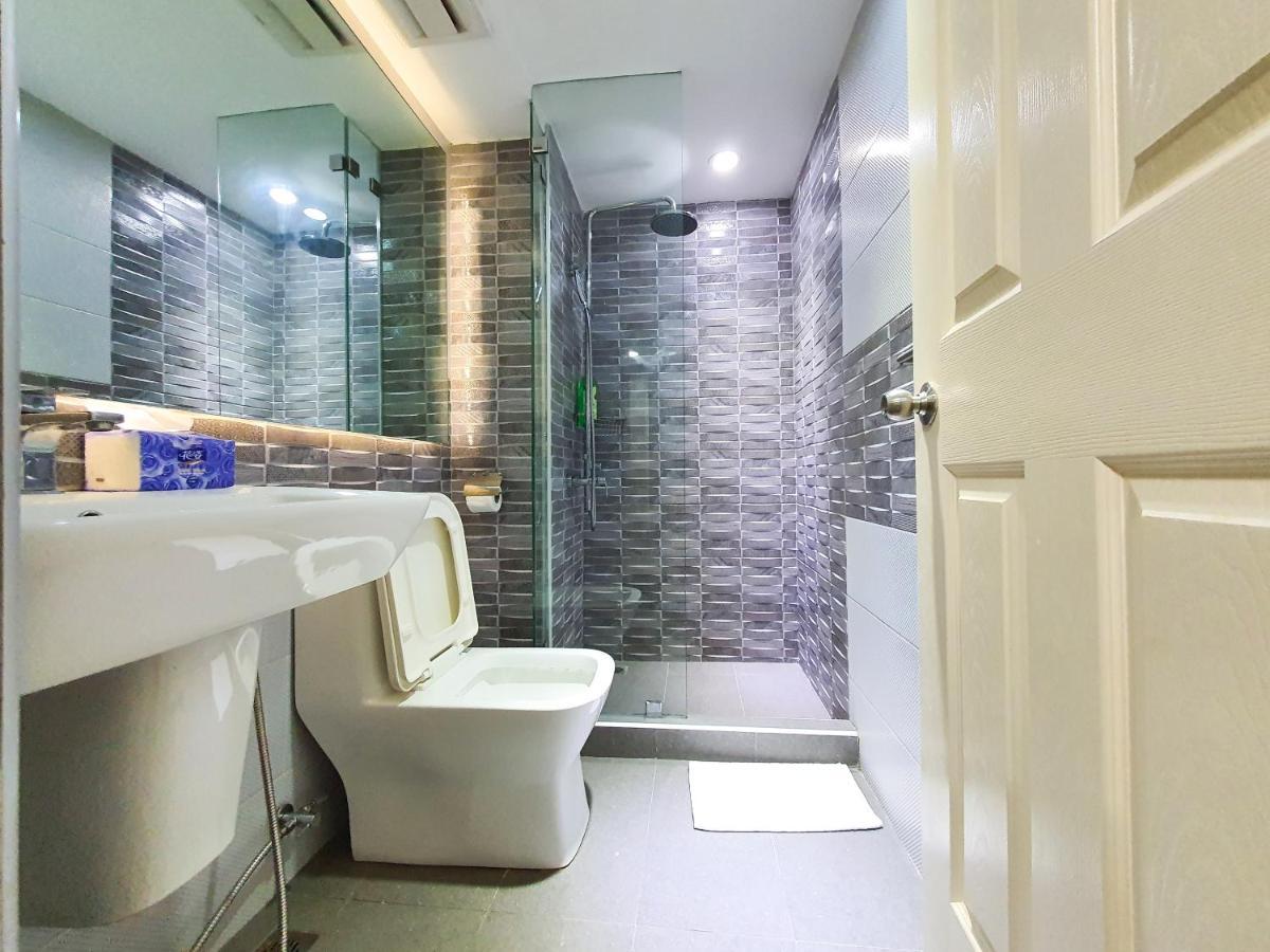Burgundy Mckinley Place Service Apartment * Manila