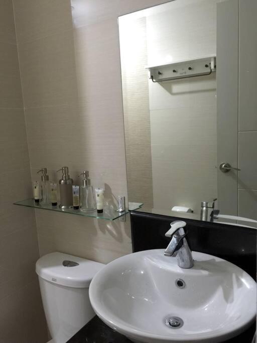 Apartment Condotel At 150 Newport Blvd. Near Naia T3 W/ Wifi Manila