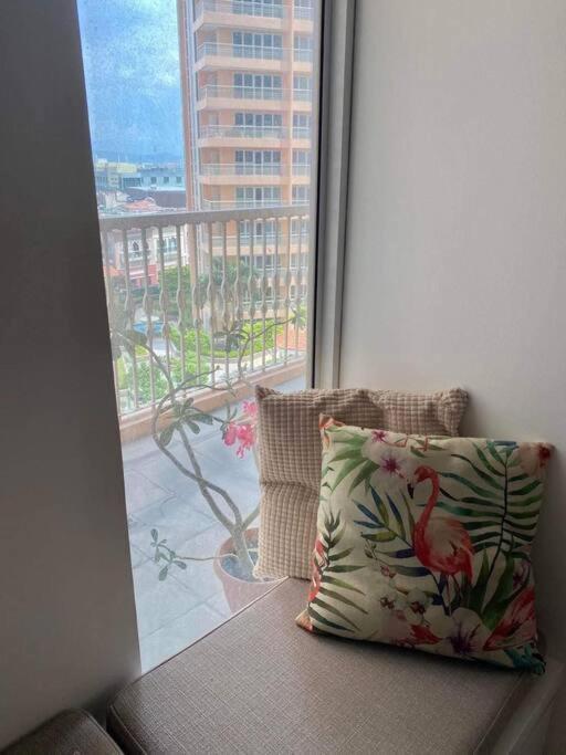 A2j Luxury 1br Balcony Venice Near Malls *