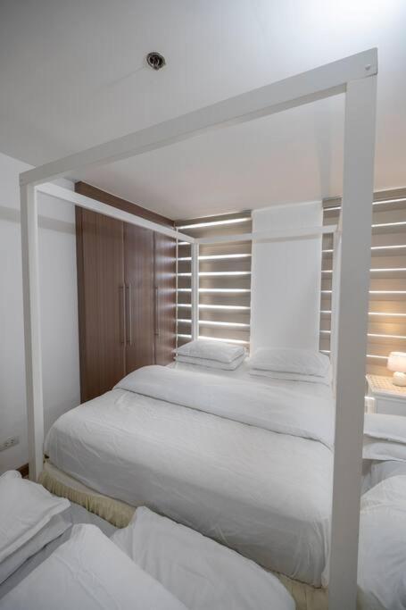 A2j Luxury 1br Balcony Venice Near Malls Apartamento Manila