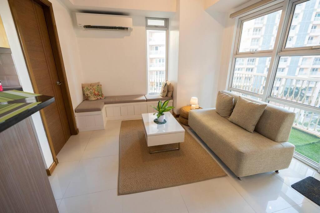Apartamento A2j Luxury 1br Balcony Venice Near Malls Manila