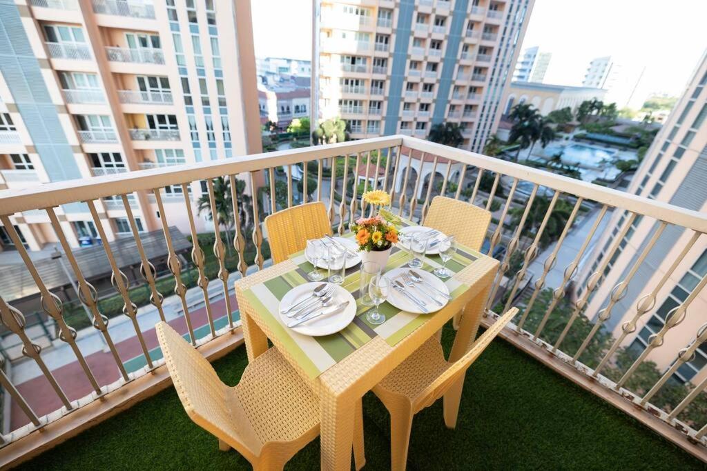 A2j Luxury 1br Balcony Venice Near Malls Apartamento Manila