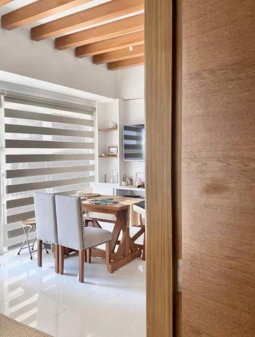 A2j Luxury 1br Balcony Venice Near Malls * Manila