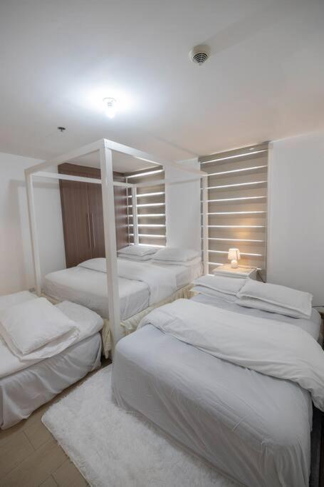 Apartamento A2j Luxury 1br Balcony Venice Near Malls Manila