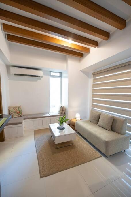 Apartamento A2j Luxury 1br Balcony Venice Near Malls Manila