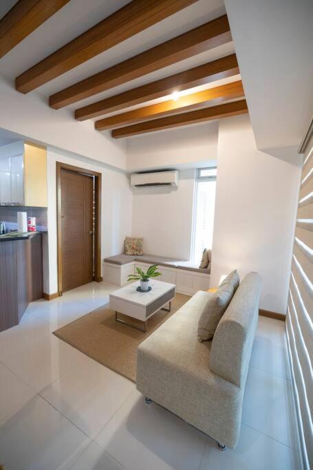 Apartamento A2j Luxury 1br Balcony Venice Near Malls Manila