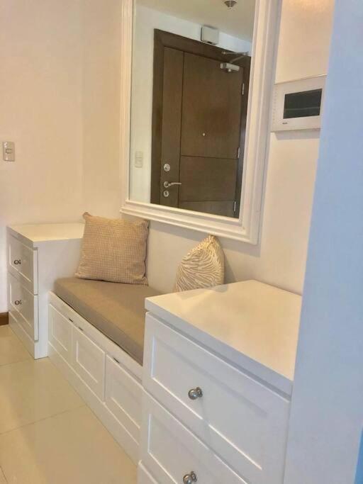 Apartamento A2j Luxury 1br Balcony Venice Near Malls Manila