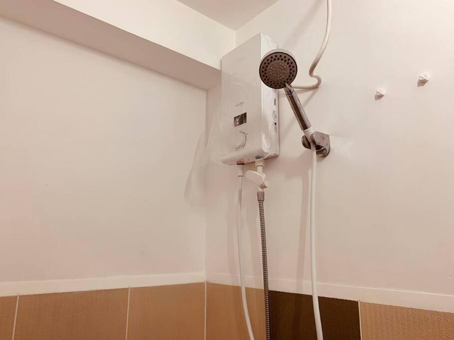 Apartment Retreat: Wi-fi, Netflix & Pool Access Near Bgc *