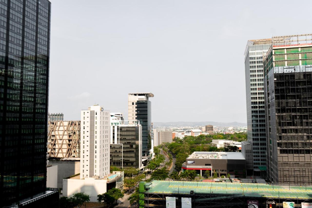 Uptown Parksuites Tower 2 Bgc By Ph Staycation Apartment