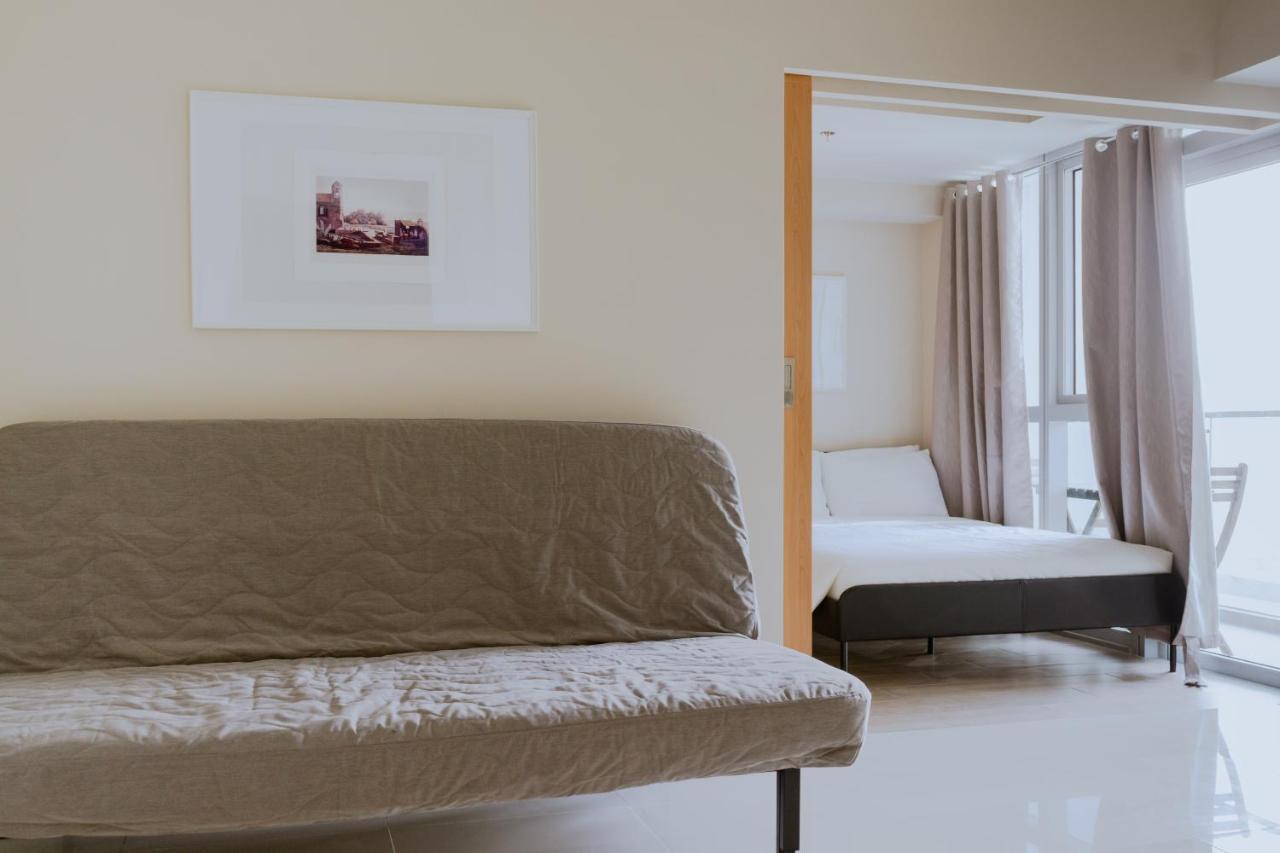 Apartment Uptown Parksuites Tower 2 Bgc By Ph Staycation Manila