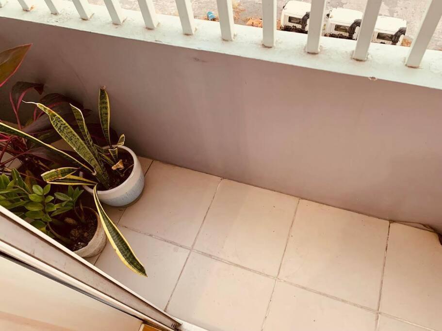 Apartment Retreat: Wi-fi, Netflix & Pool Access Near Bgc Manila