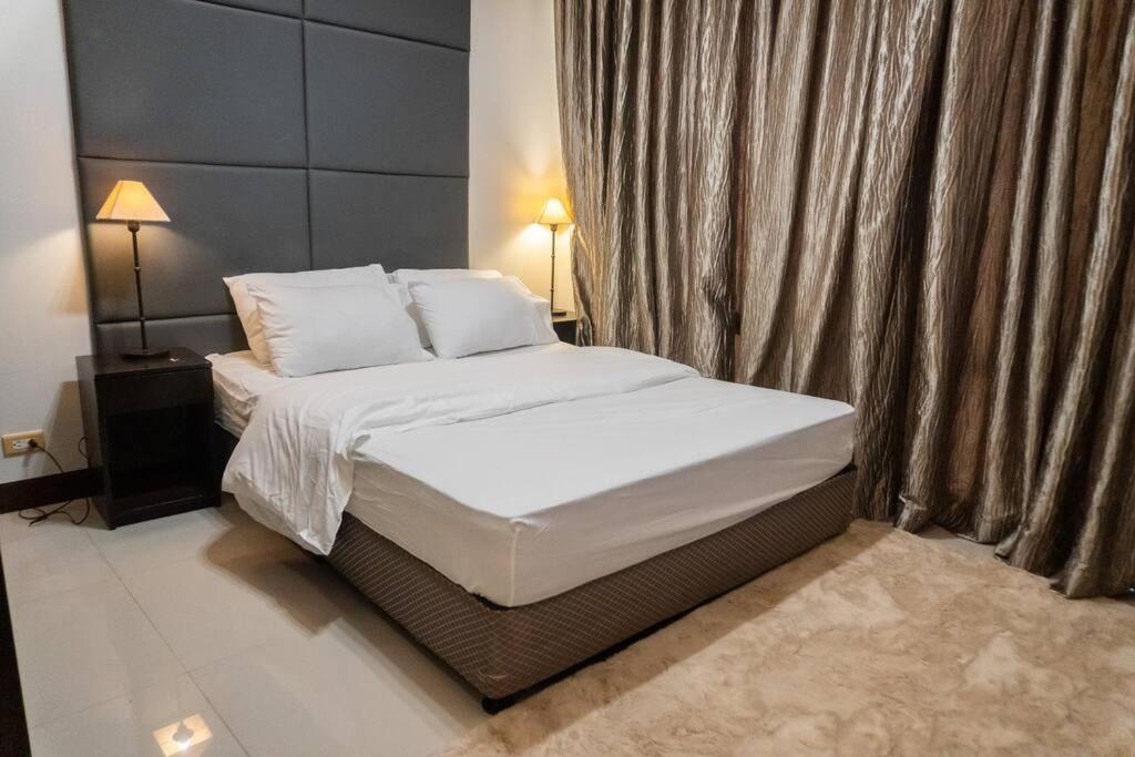 A2j Luxury 1br Near Venice Mall Bgc Taguig * Manila