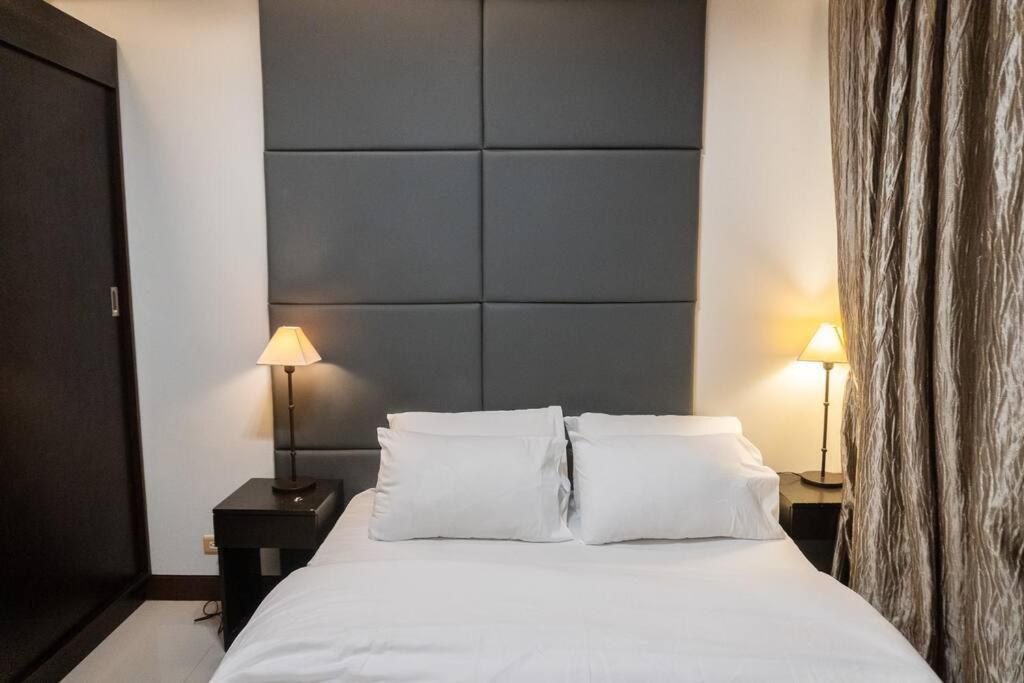 A2j Luxury 1br Near Venice Mall Bgc Taguig Apartment Manila