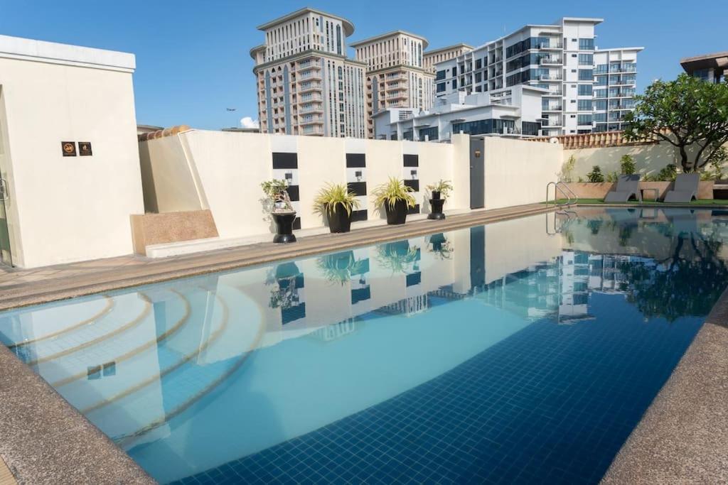 Apartment A2j Luxury 1br Near Venice Mall Bgc Taguig *
