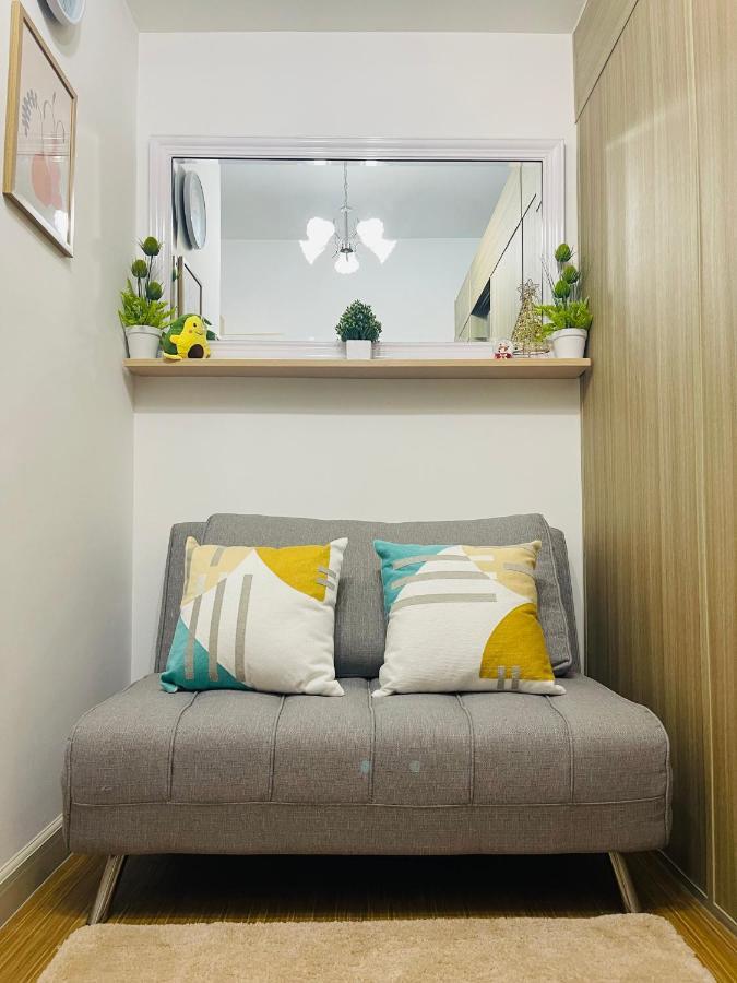 Grace Residences 1 Bedroom With Balcony Bgc View Netflix Apartment