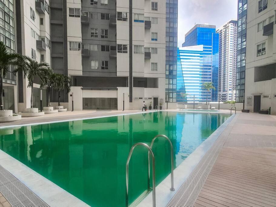 Apartment Bgc Taguig Cozy 2 Bedroom Loft, With Stunning Bgc Skyline View! Manila