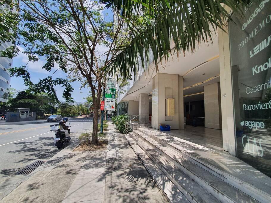 Apartment Bgc Taguig Cozy 2 Bedroom Loft, With Stunning Bgc Skyline View! Manila