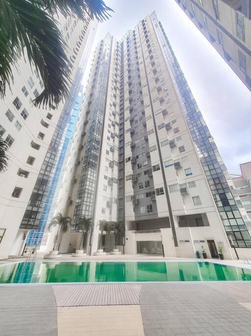 Bgc Taguig Cozy 2 Bedroom Loft, With Stunning Bgc Skyline View! * Manila