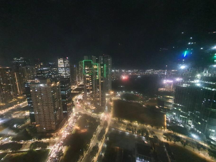 Bgc Taguig Cozy 2 Bedroom Loft, With Stunning Bgc Skyline View! Apartment Manila