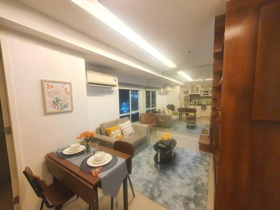 Bgc Taguig Cozy 2 Bedroom Loft, With Stunning Bgc Skyline View! Apartment *