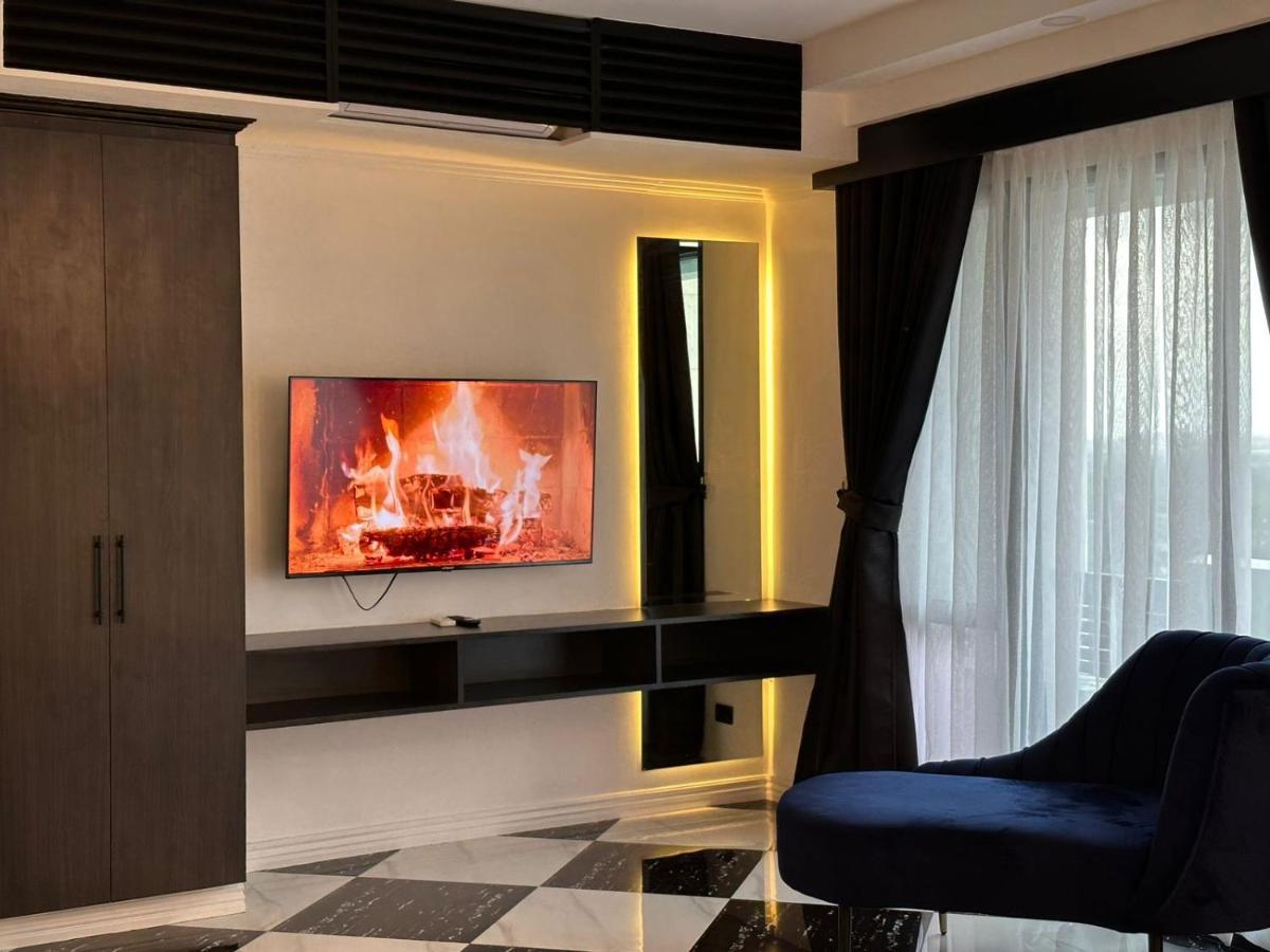 Makati Prime Luxury Apartment *