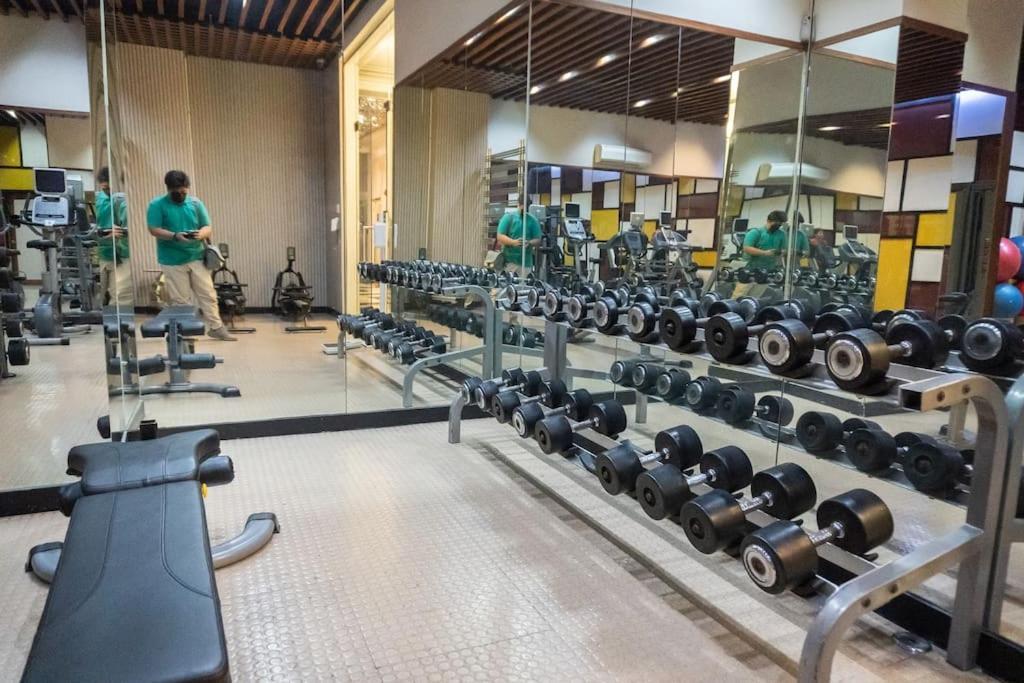 A2j Luxury 1br Near Venice Mall Bgc Taguig *