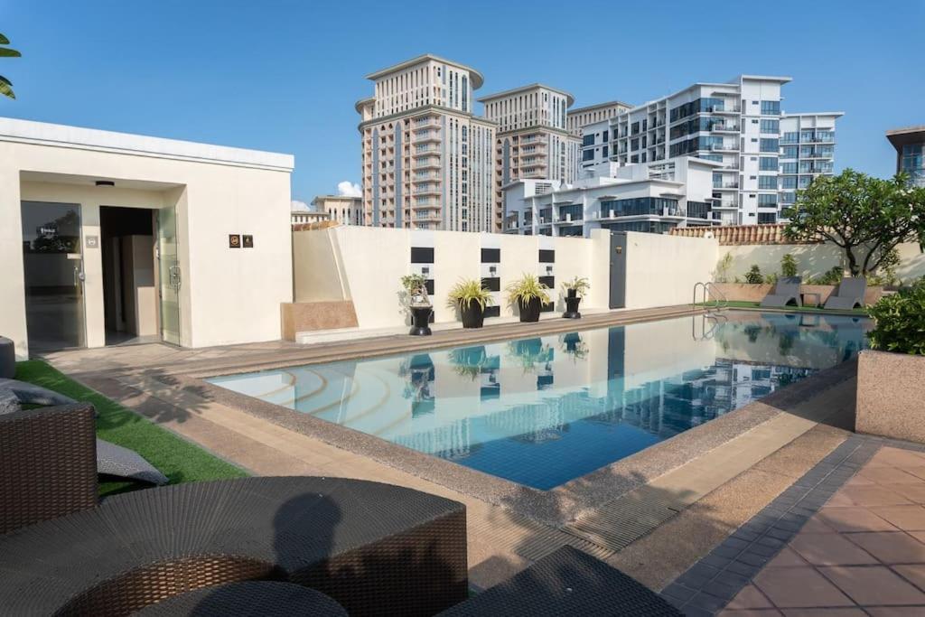 A2j Luxury 1br Near Venice Mall Bgc Taguig Apartment