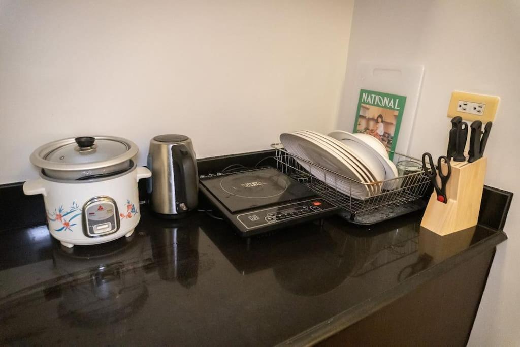 A2j Luxury 1br Near Venice Mall Bgc Taguig *