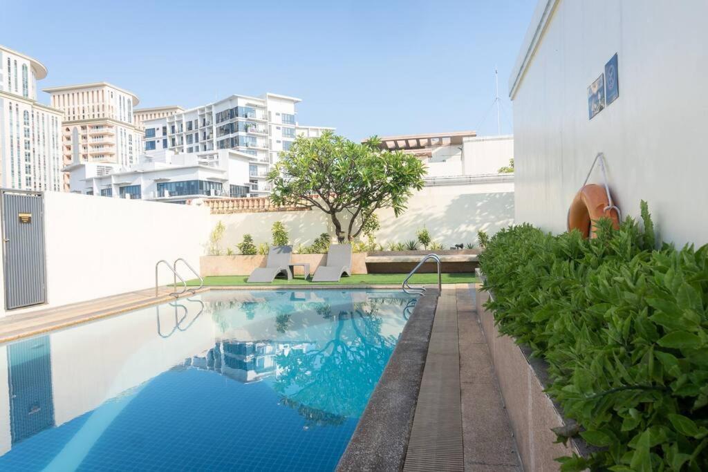 A2j Luxury 1br Near Venice Mall Bgc Taguig Apartment Manila