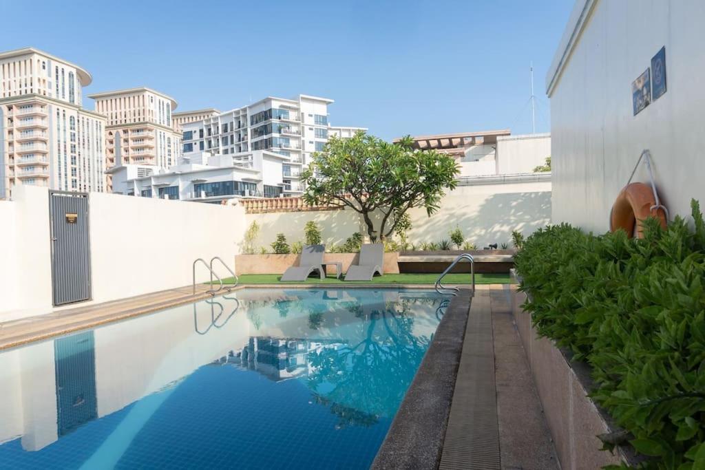 Apartment A2j Luxury 1br Near Venice Mall Bgc Taguig Manila