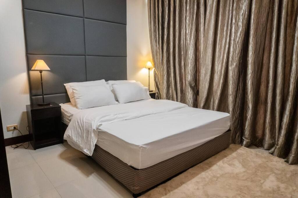 A2j Luxury 1br Near Venice Mall Bgc Taguig Apartment