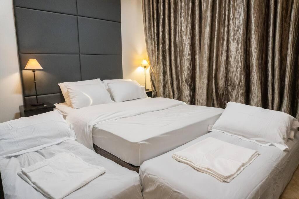 Apartment A2j Luxury 1br Near Venice Mall Bgc Taguig *