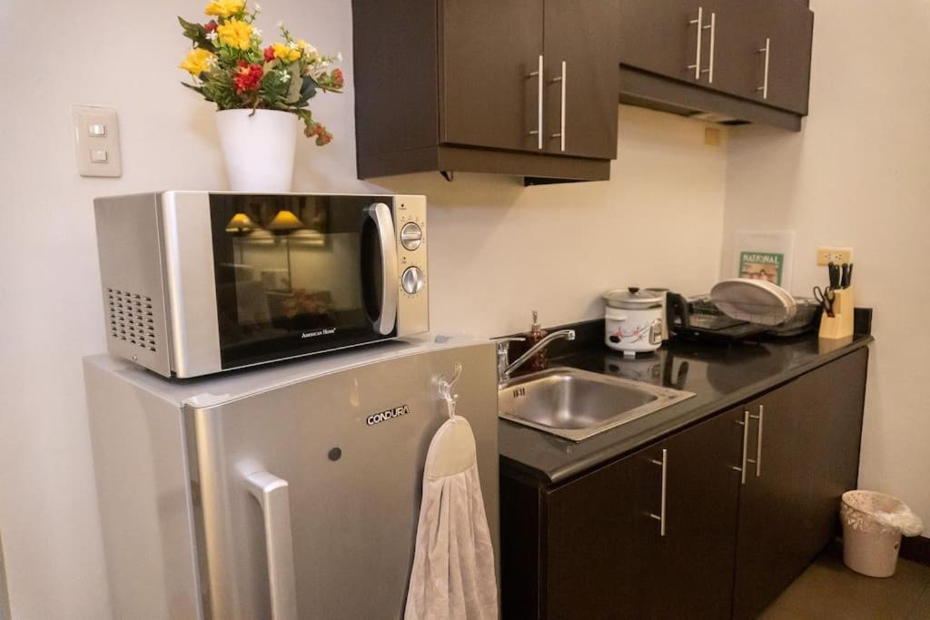 A2j Luxury 1br Near Venice Mall Bgc Taguig