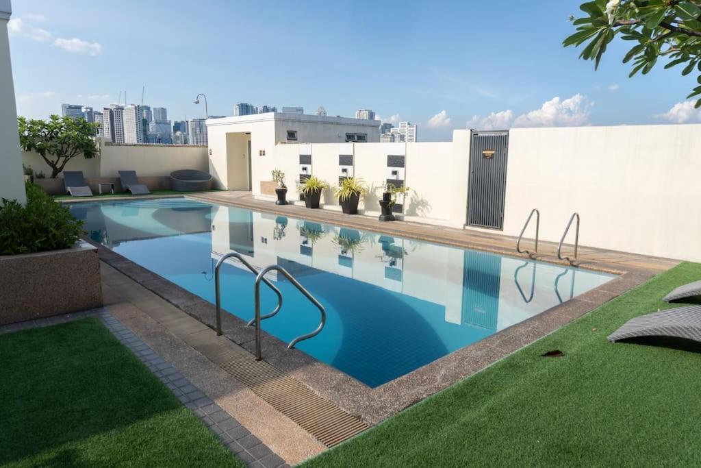 A2j Luxury 1br Near Venice Mall Bgc Taguig