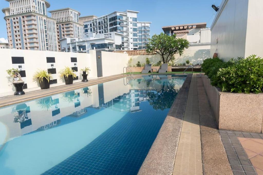 Apartment A2j Luxury 1br Near Venice Mall Bgc Taguig Manila