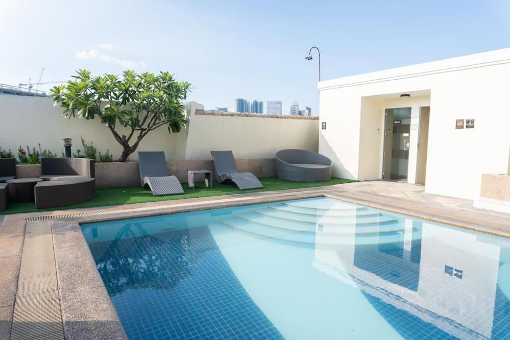 Apartment A2j Luxury 1br Near Venice Mall Bgc Taguig *
