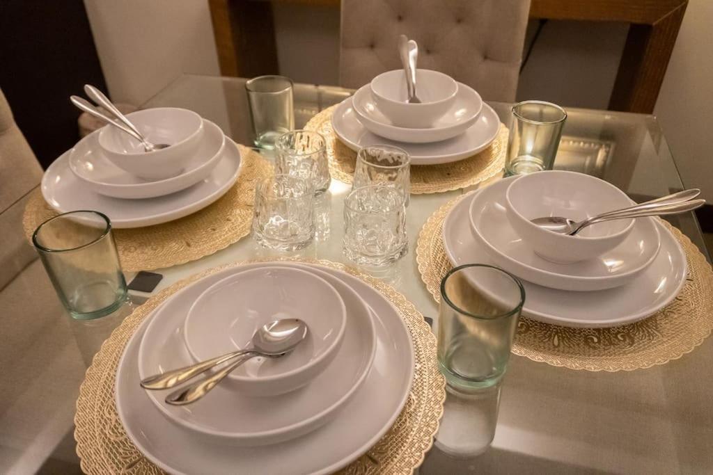 A2j Luxury 1br Near Venice Mall Bgc Taguig *