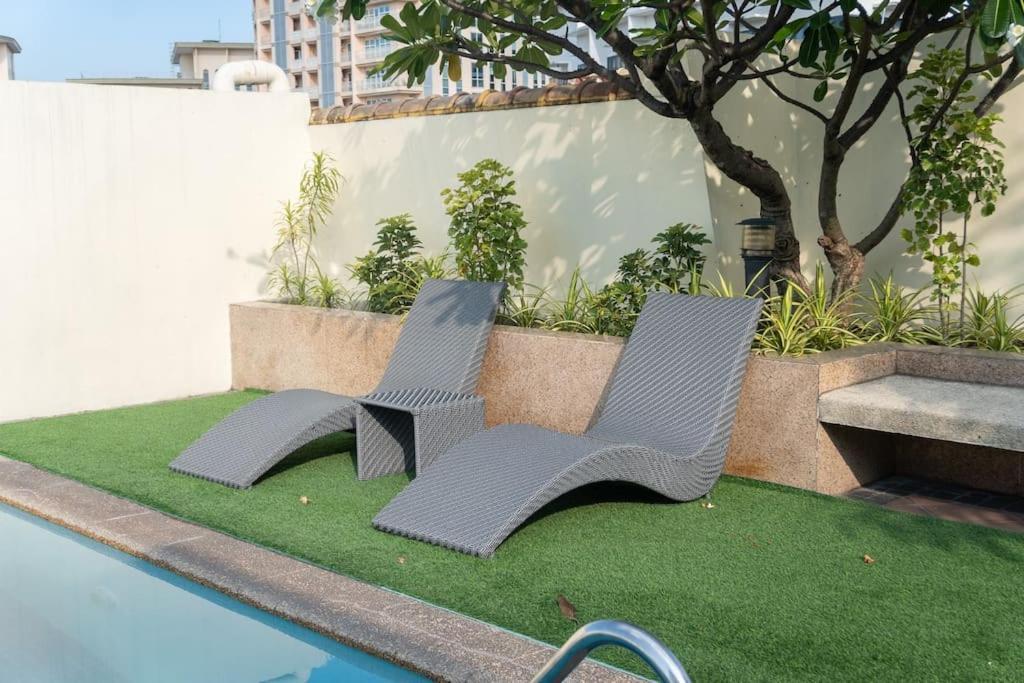 A2j Luxury 1br Near Venice Mall Bgc Taguig *