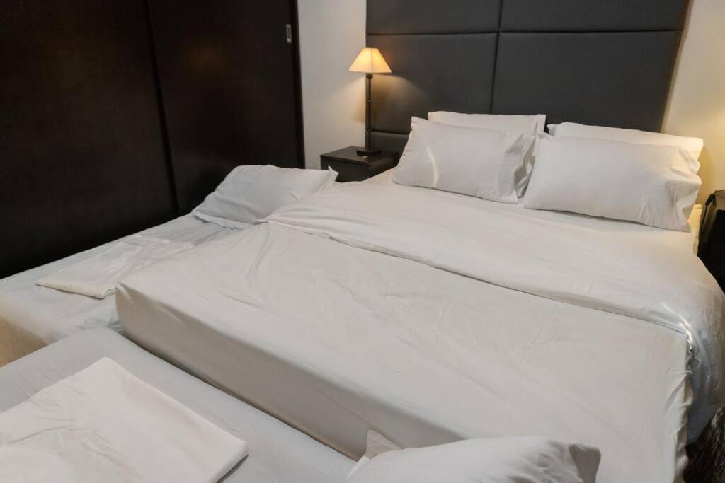 A2j Luxury 1br Near Venice Mall Bgc Taguig Apartment Manila