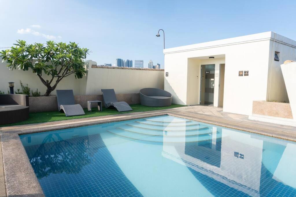 A2j Luxury 1br Near Venice Mall Bgc Taguig Apartment