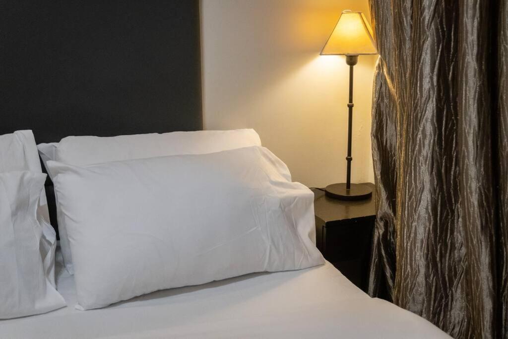 Apartment A2j Luxury 1br Near Venice Mall Bgc Taguig