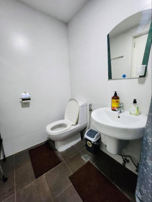 And Cozy Near Greenbelt Makati With Balcony Apartment *