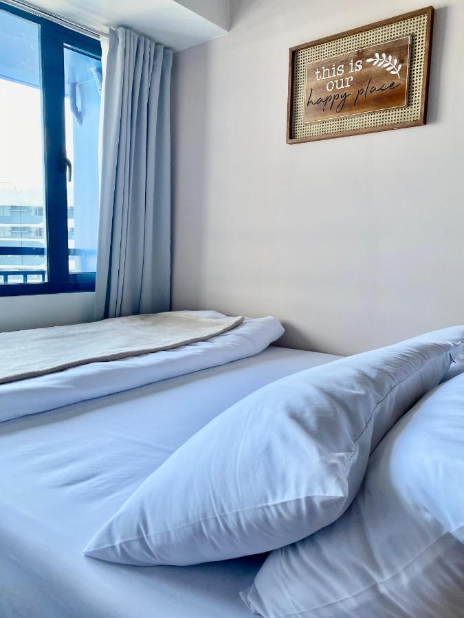 Luxe Dashaus At Air Makati With Balcony - Skyline View Apartment Manila