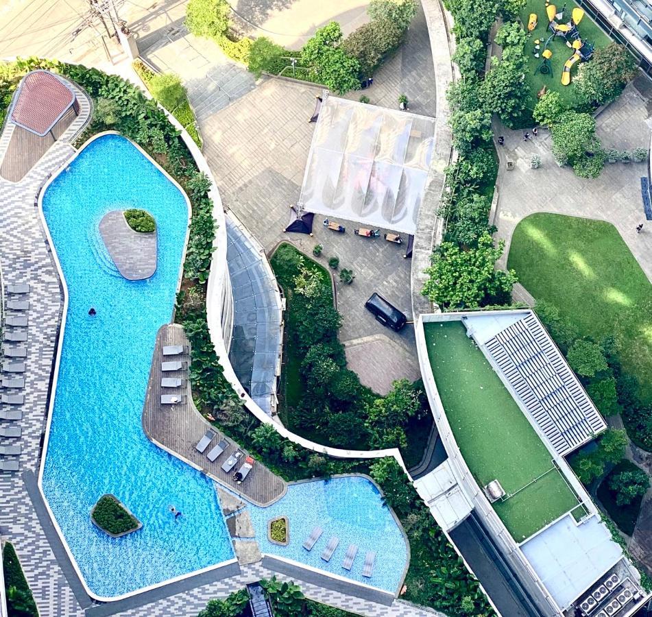 Luxe Dashaus At Air Makati With Balcony - Skyline View Apartment