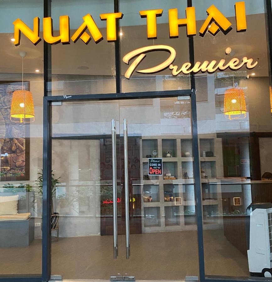 Luxe Dashaus At Air Makati With Balcony - Skyline View Apartment Manila