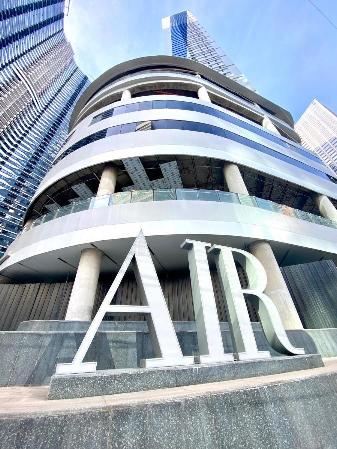 Luxe Dashaus At Air Makati With Balcony - Skyline View Apartment Manila