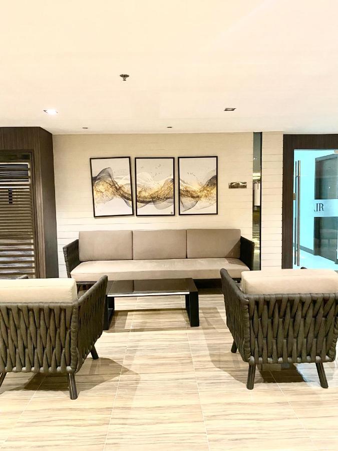 Apartment Luxe Dashaus At Air Makati With Balcony - Skyline View Manila